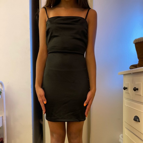 Black silk like dress - Picture 1 of 6